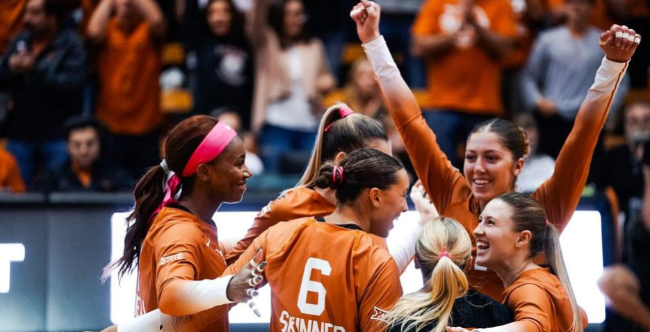Texas Volleyball Sweeps Baylor in Austin to Extend Home Winning Streak